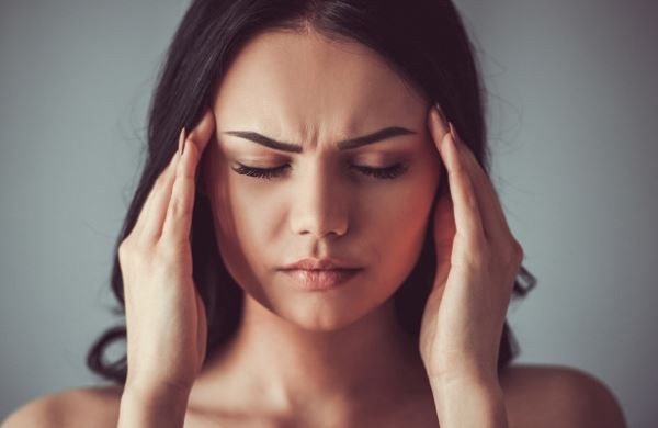 <br />
Мигрень, инфекция и еще 3 причины, почему может болеть голова<br />
